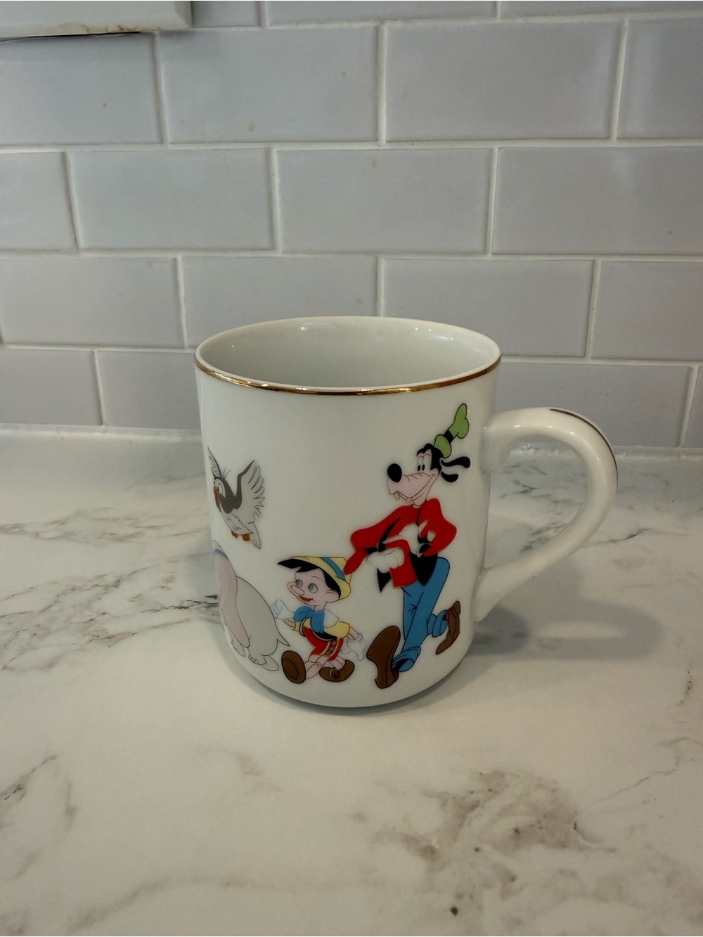 Vintage 1970s Walt Disney Disneyland Disney World Milk glass souvenir mug